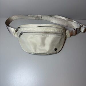 Lululemon Everywhere Belt Bag 1L Crossbody White Opal Beige Adjustable Strap